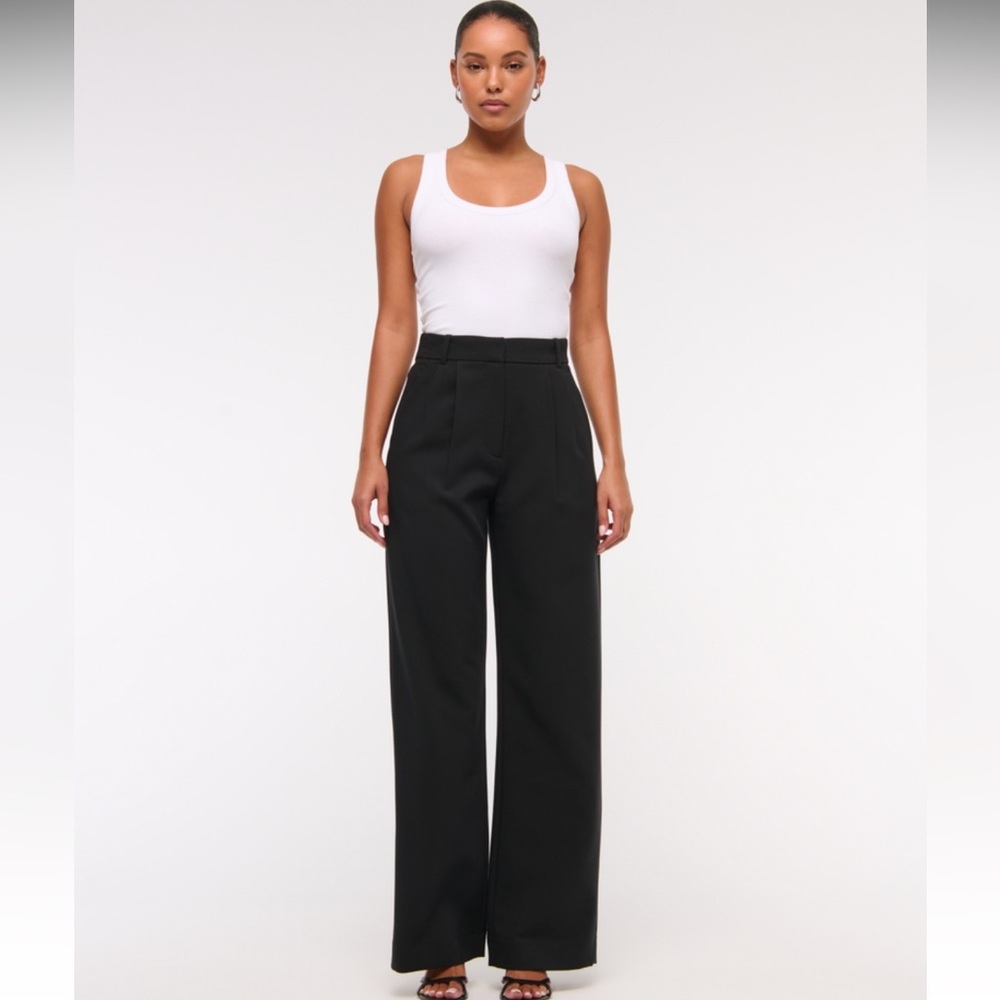 Abercrombie and Fitch pants
Sloane Tailored Wide Leg Pant
31/12 S